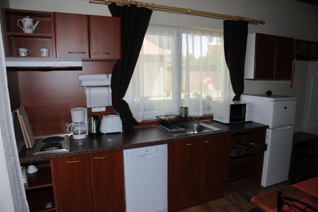 Arany Szolo Wellness Apartmanhaz Heviz Ruang foto