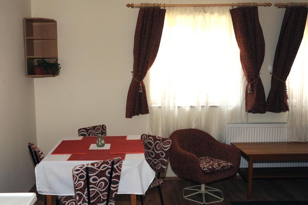 Arany Szolo Wellness Apartmanhaz Heviz Ruang foto