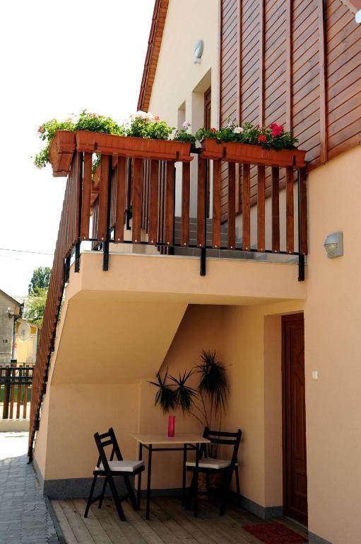 Arany Szolo Wellness Apartmanhaz Heviz Ruang foto