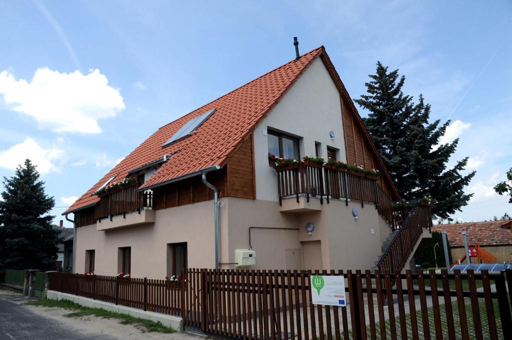 Arany Szolo Wellness Apartmanhaz Heviz Bagian luar foto