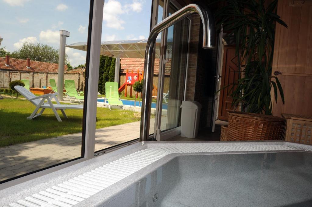 Arany Szolo Wellness Apartmanhaz Heviz Bagian luar foto